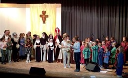Szene Franziskus-Musical Pfrontener Klankinder und Ministranten 2019